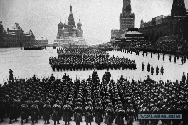 Очередная драпировка Мавзолея Ленина, как величайшая историческая подлость