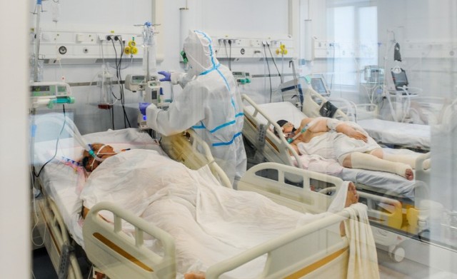 К пику третьей волны коронавируса регионы готовят новые запреты