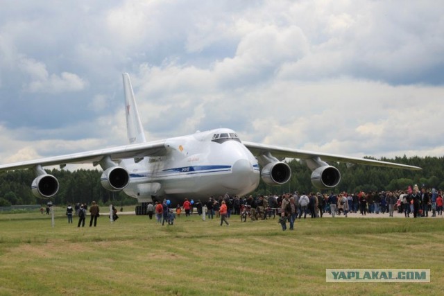 Самолет АН124 "Волга-Днепр" Антонов в Лондоне. Посадка. Взлет