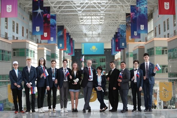 Школьник из России стал абсолютным победителем 57-й Международной Менделеевской олимпиады