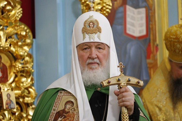 Пятеро бородачей попытались проскользнуть между турникетов