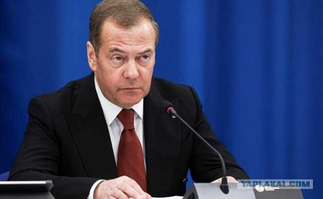 Медведев рассказал о чувствах, возникших у него от биографии Сырского