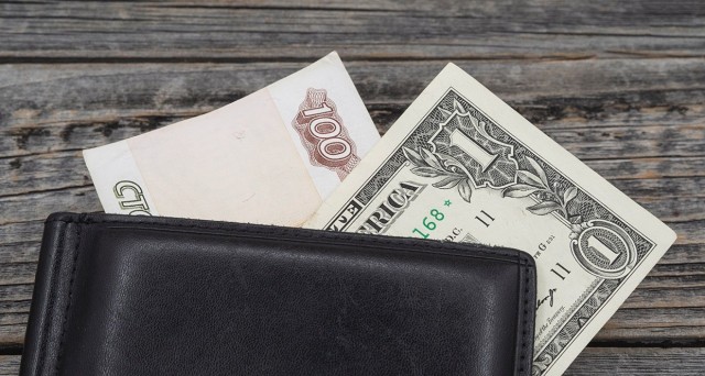 Россиянам посоветовали поторопиться с покупкой долларов