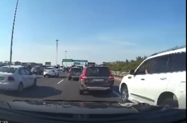 Водитель белого "Хавала" покинул место ДТП, но не смог уехать далеко из-за поломки китайца