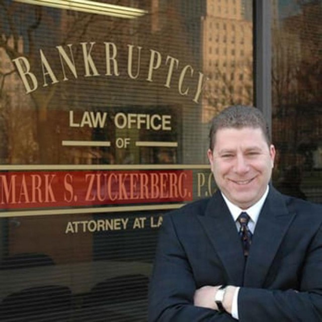 Марк Цукерберг подал в суд на Марка Цукерберга