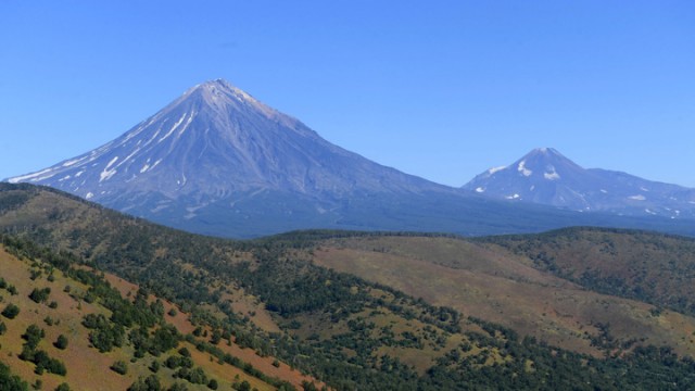 Туристы сорвались при восхождении на камчатский вулкан Вилючинский