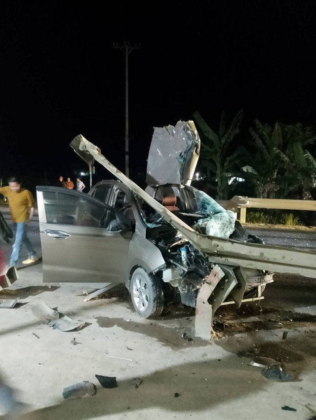 Пацаны, за машиной приглядите?