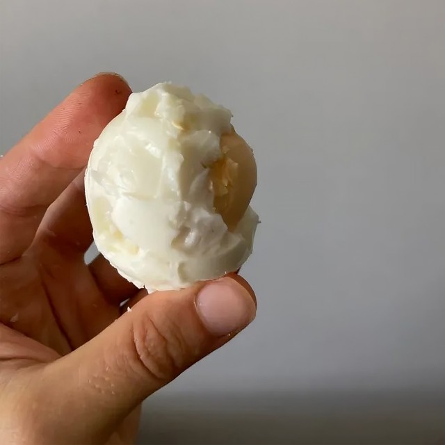 Гайд по очистке яиц за 2 (!) секунды появился в сети