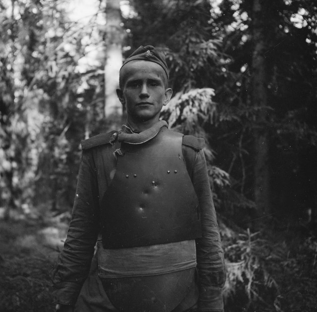 История одного снимка. Советский солдат в нагруднике. 1944 год