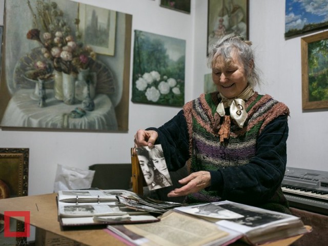 Мальчик влюбился в девочку с картины, висевшей у него дома в детстве. Много лет спустя он случайно встретил ее и пара поженилась
