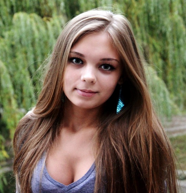 Включи девочку 15 лет. Красивая русская девушка 15 лет. Молодая девушка 16 лет. Красивые русские девушки 20 лет.