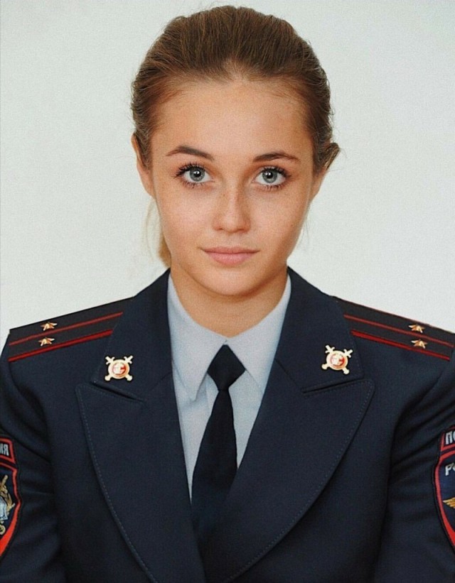 "Стыд и срам!": выпускницу академии МВД осудили за откровенные снимки