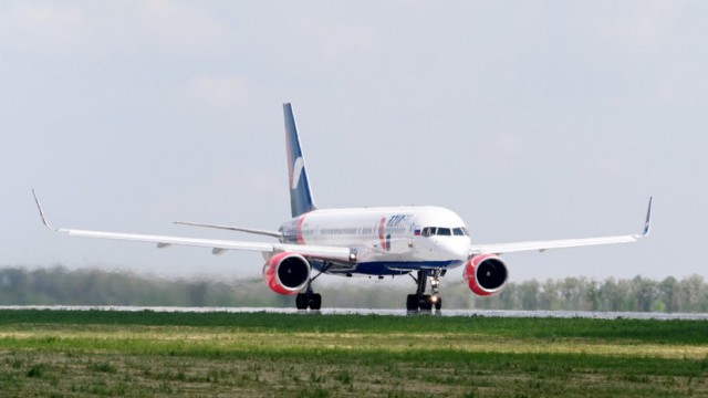 В Барнауле во время посадки загорелась стойка шасси у самолета «Boeing 767»