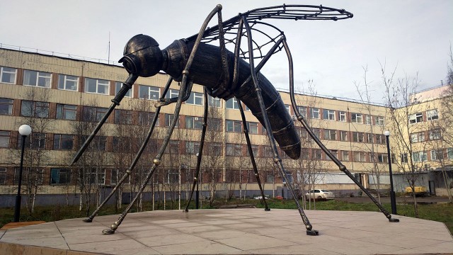 Памятники, способные удивить любого