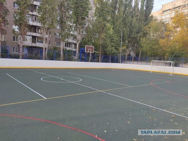 Со спортплощадки нового ЖК прогоняют пацанов с других домов. Норм?
