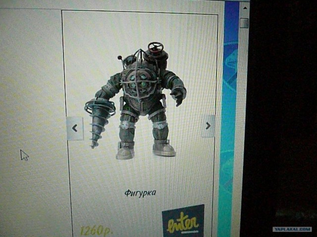 Айзек Кларк.