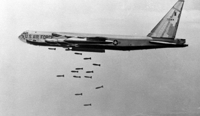 "Чёрный день" для ВВС США: как за одну ночь американцы потеряли шесть бомбардировщиков B-52