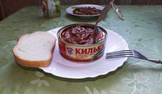 Устала!  Муж никогда дома не готовит ...