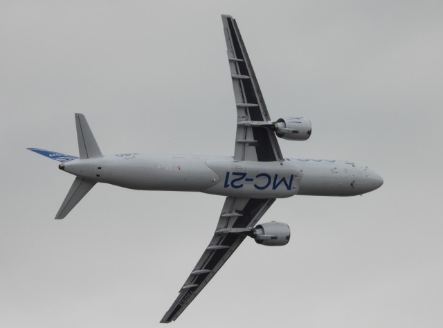Ростех сообщил о переносе поставок самолетов МС-21 на 2025-2026 годы.