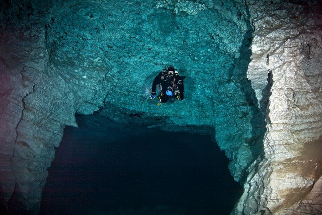 Холодно, тесно и темно.