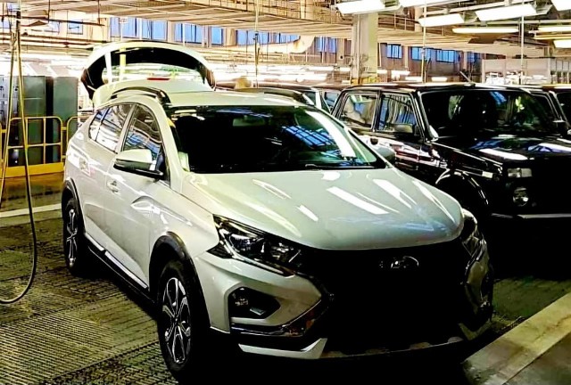 В Сети появились фото Lada Iskra SW Cross