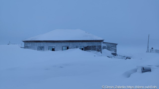 Заброшенная полярная станция на мысе Челюскин