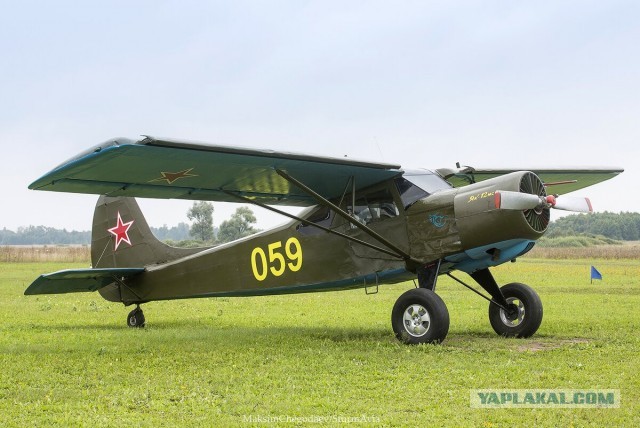 Купив 4 самолета за 427 рублей, два хулигана катали селян по Союзу
