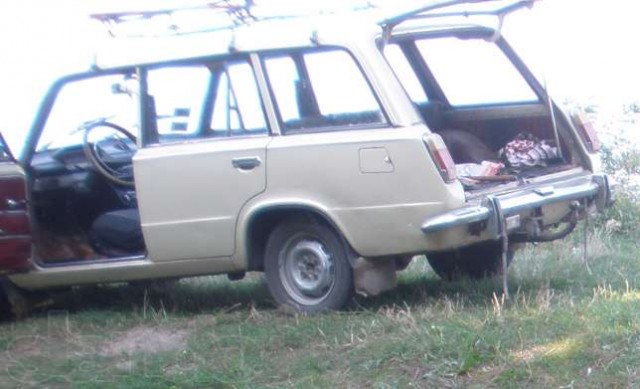 Как выбирают место для лючка бензобака?