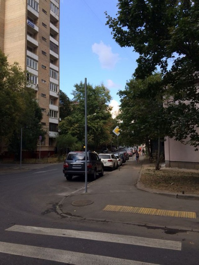 Мусоровоз таранит эвакуатор перевозящий Volkswagen