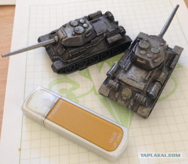 Продам Аксесуарику World of Tanks(танк, брелки...)