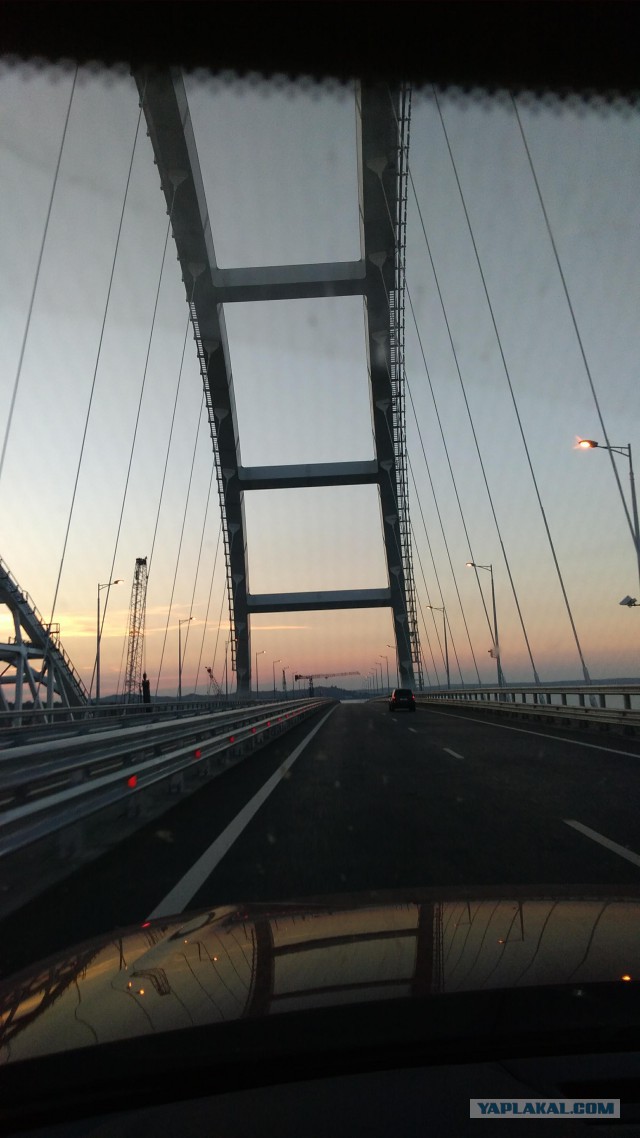 На мосту в Крым произошло первое ДТП