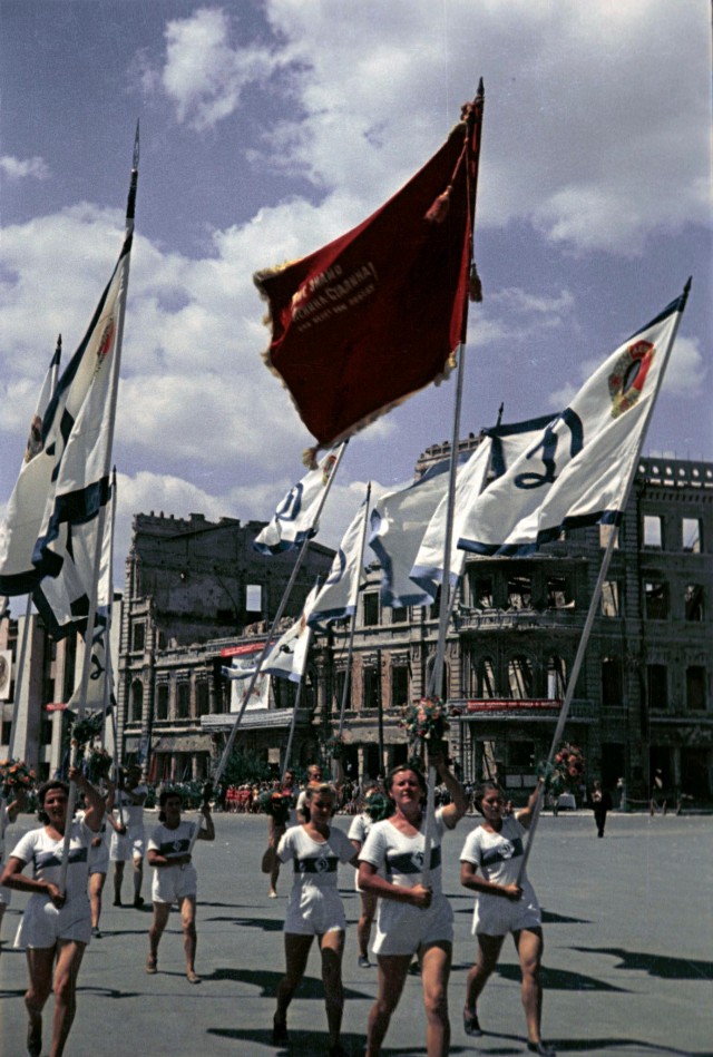 1945. Первый послевоенный спортивный парад в Сталинграде