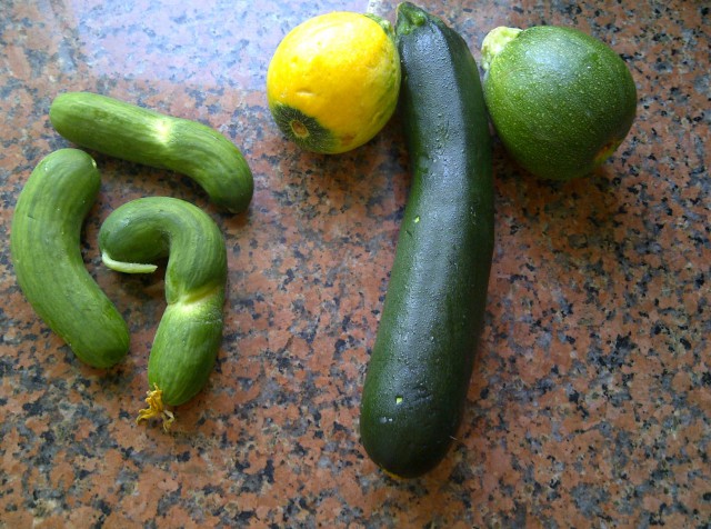 Пикантный салат из кабачков.