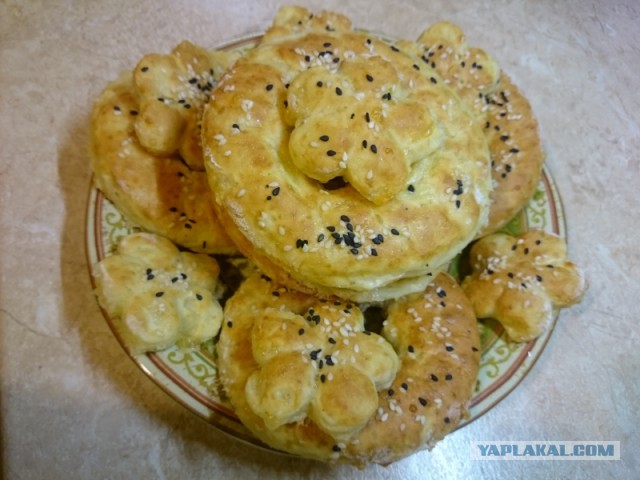 Творожно-сырные колечки с кунжутом