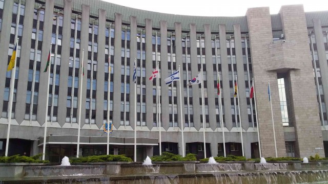 Продолжил жить на Украине
