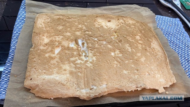 Рулет меренговый