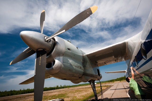 Полет на АН-24 в самый лучший аэропорт в мире.