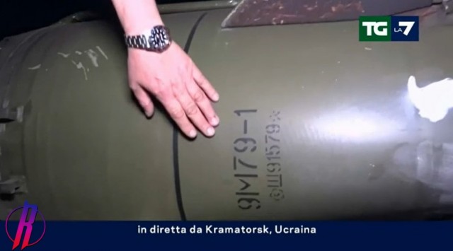 Кадры прилёта ракеты в жилой квартал Харькова