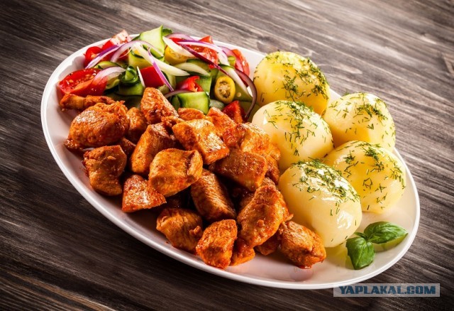 Вкусно больше не будет: "Вкусно и точка" с 10 июля перестанет бесплатно кормить охранников и уборщиков из-за оптимизации затрат