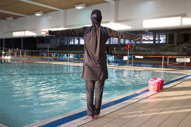 Петербургский фитнес-клуб запретил открытые купальники