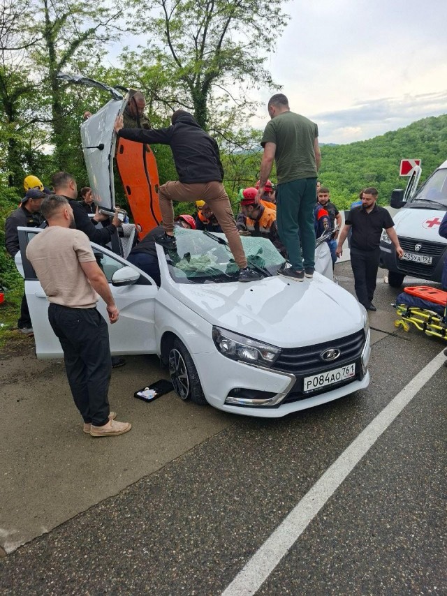 Махнул хвостом и уехал