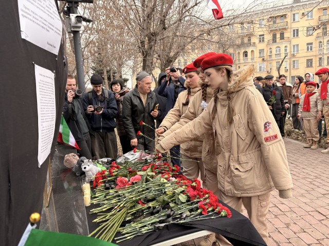 В Астрахани школьников привлекли к траурным мероприятиям в память об Али Хаменеи.