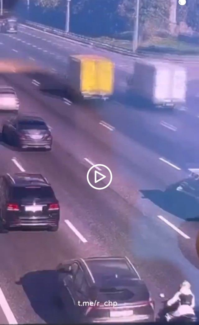 Плачет девушка в Инстаграме...