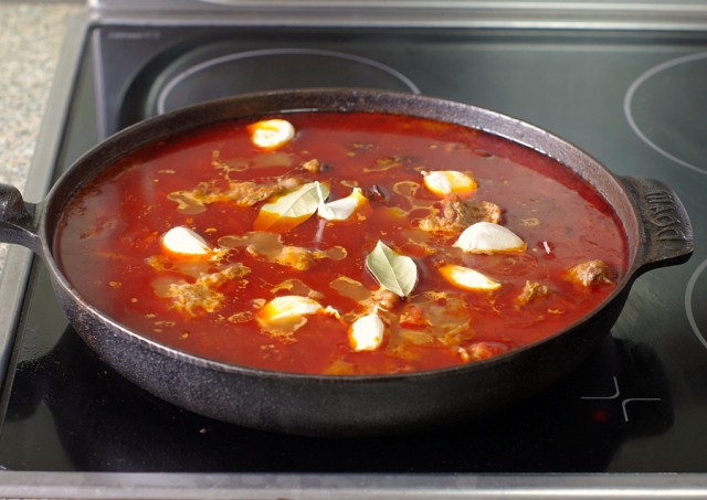 Гуляш с гречкой