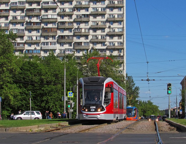 Первые последствия уничтожения московского троллейбуса: автобусы по всему городу ходят реже и хуже