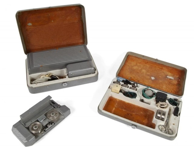 Помада-пистолет и зонт-шприц: замаскированное оружие КГБ СССР продадут в США на аукционе