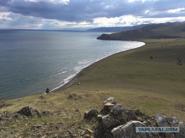 На пляжах Анапы закончились не только лежачие, но и сидячие места. Загорать там можно только стоя