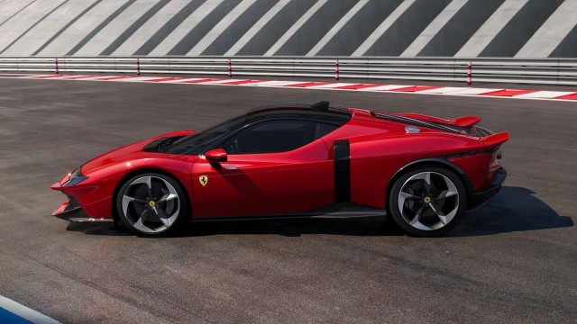 Ferrari представила новый суперкар 849 Testarossa, в котором более 1000 лошадиных сил
