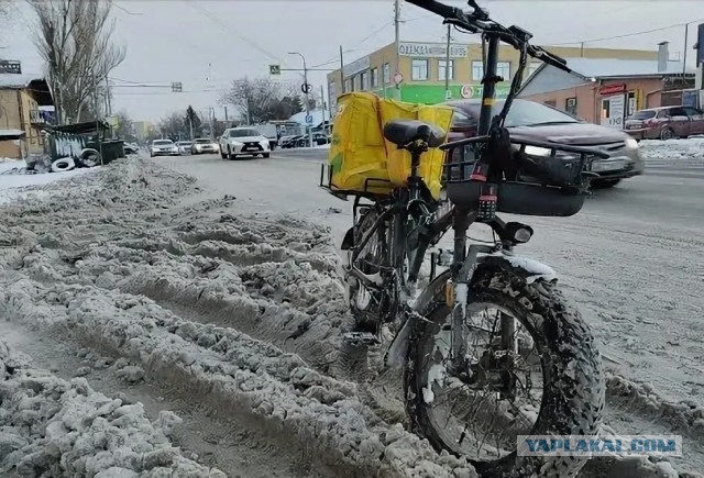 Необычные курьеры по доставкам еды.