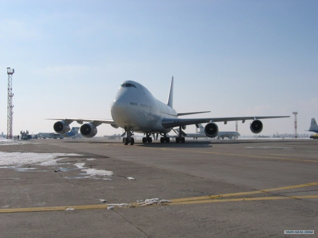 Выгрузка грузового  Боинга-747F